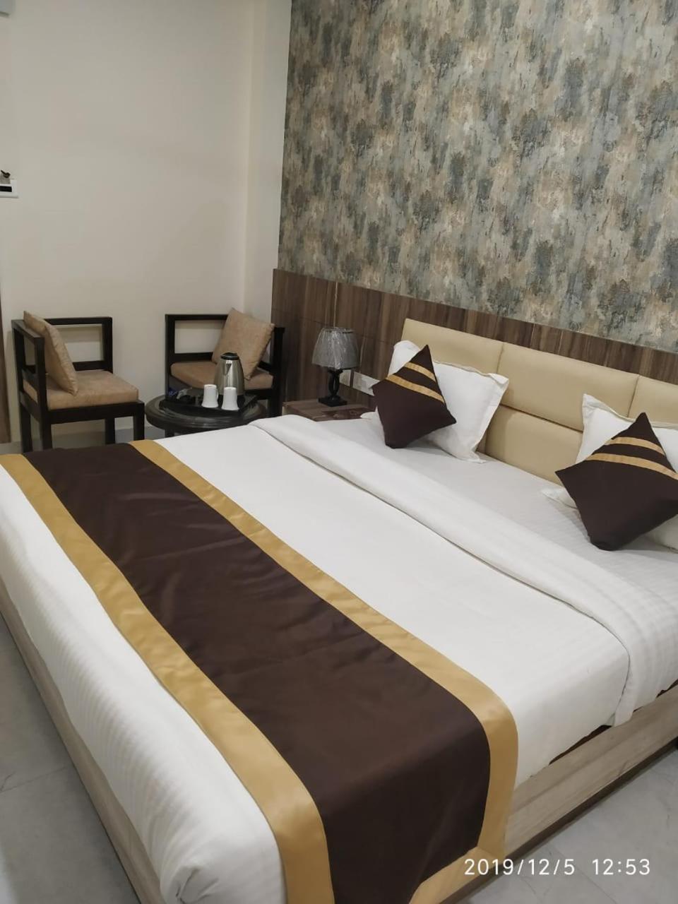 Shri Sai Hotel Āzamgarh Εξωτερικό φωτογραφία