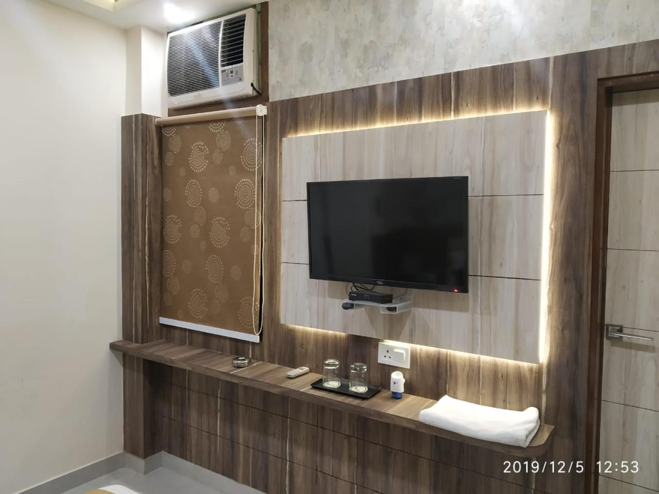 Shri Sai Hotel Āzamgarh Εξωτερικό φωτογραφία