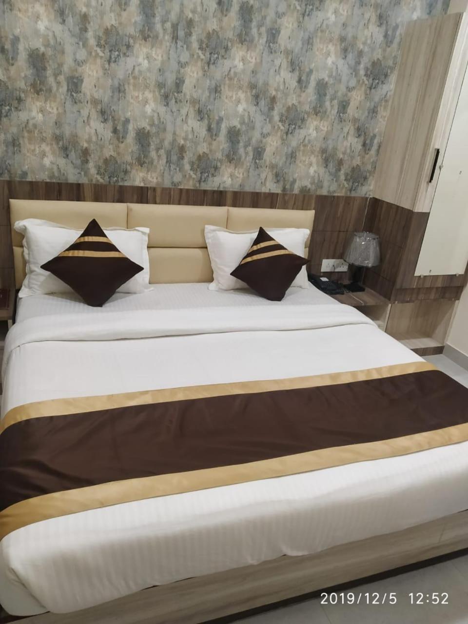 Shri Sai Hotel Āzamgarh Εξωτερικό φωτογραφία